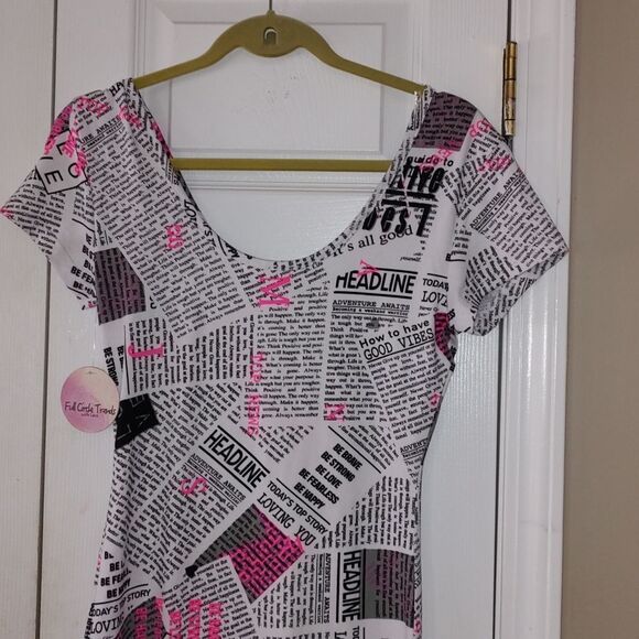 Full Circle Trends fitted newspaper print dress Sz M - Picture 7 of 8